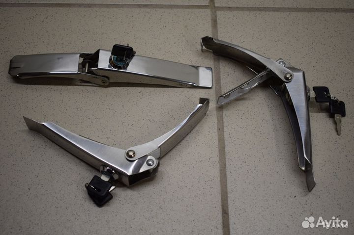 Замок чехла запасного колеса