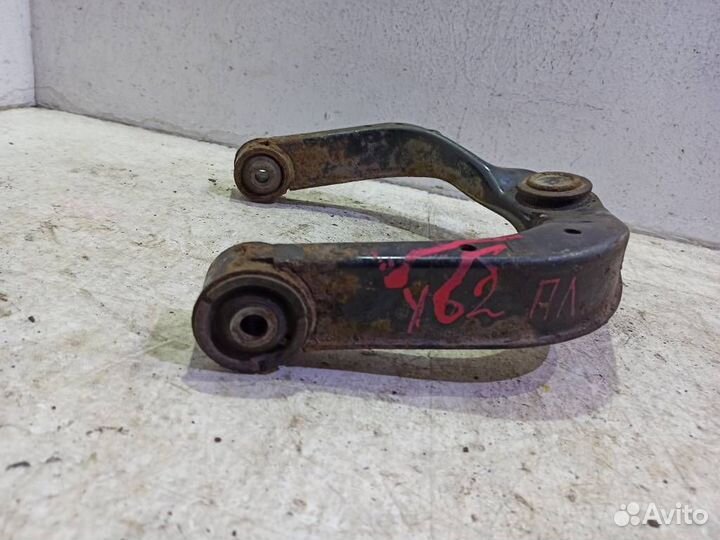 Рычаг передний левый верхний