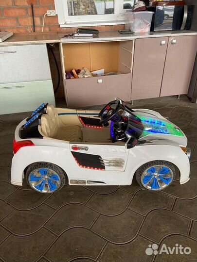 Детский электромобиль