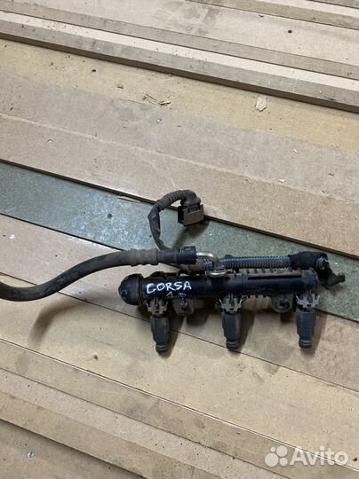 Топливная рампа Opel Corsa 2001