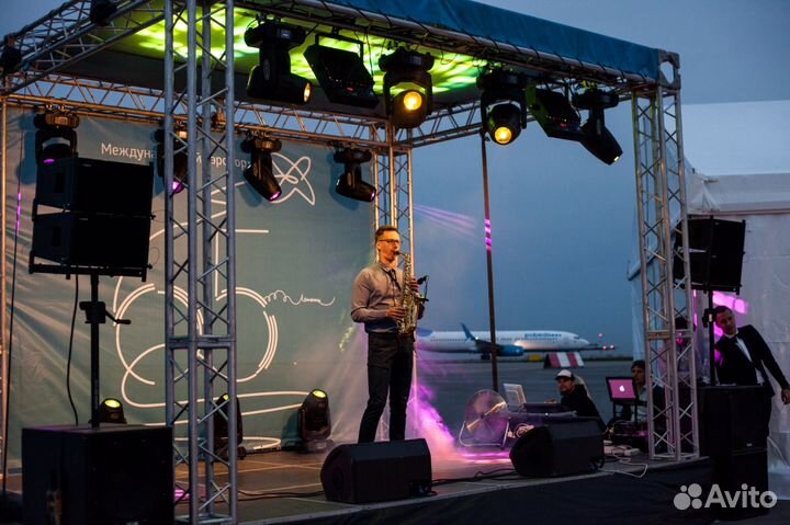 Саксофонист на торжество