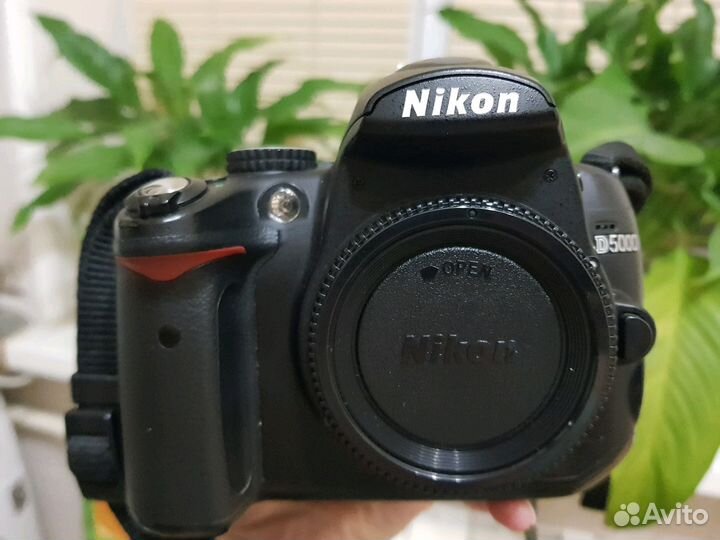 Nikon D5000 объектив 16-85mm f/3.5-5.6G ED VR AF-S
