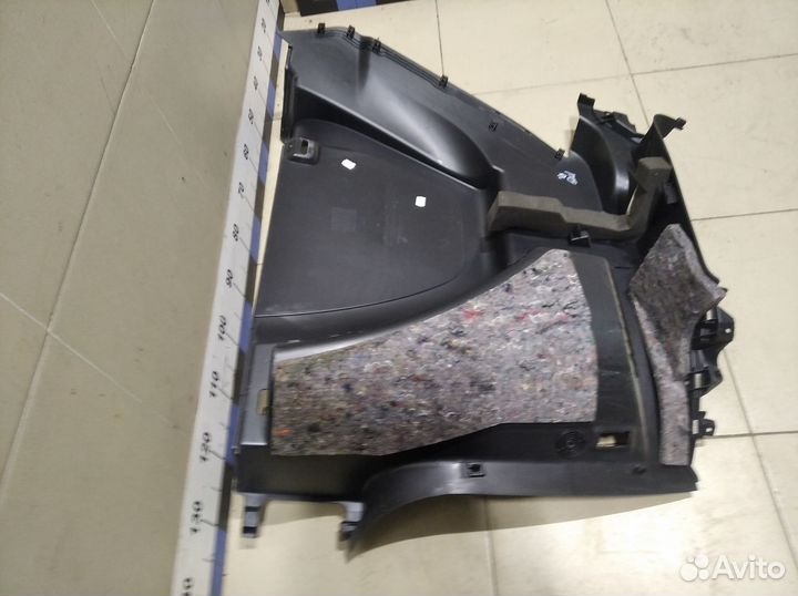 Обшивка багажника Yeti 2009