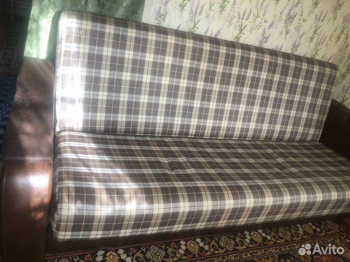 Диван
