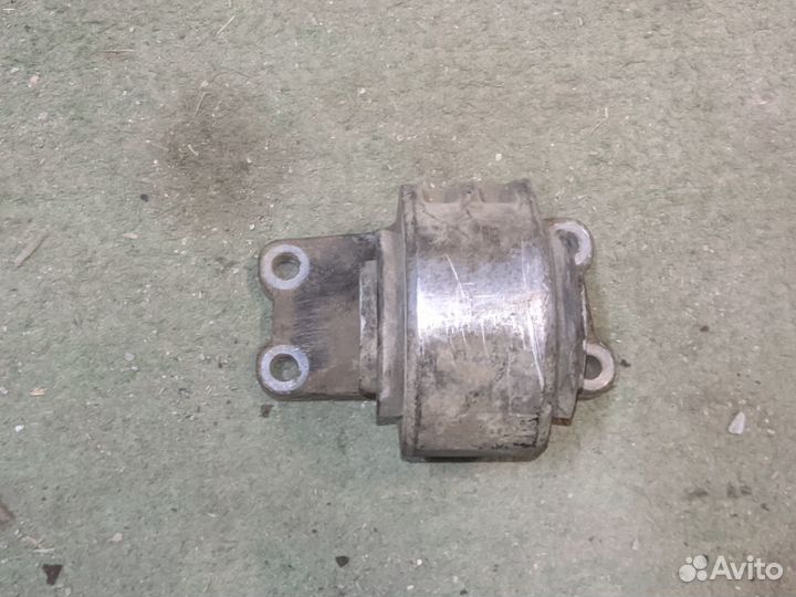 Опора кпп задняя 2004-2009 Land Rover Discovery 3