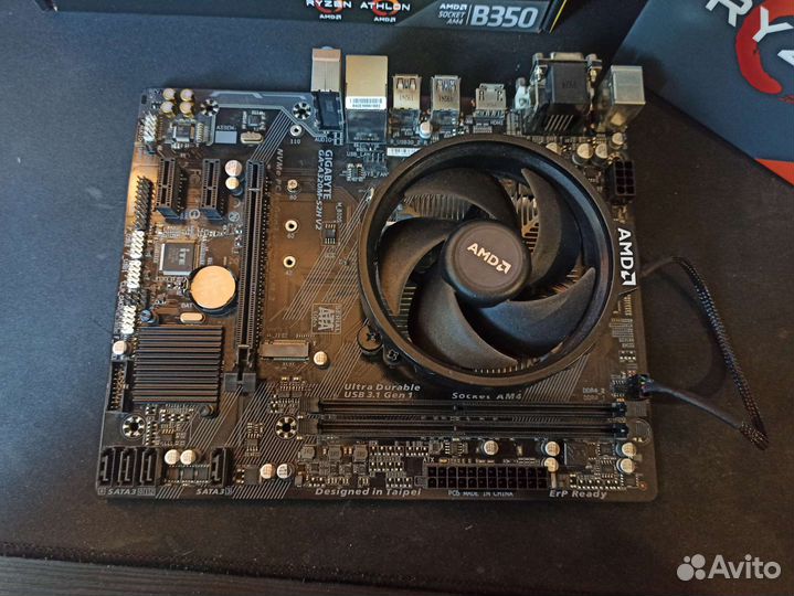 Материнская плата с процессором AMD Ryzen 3 1200