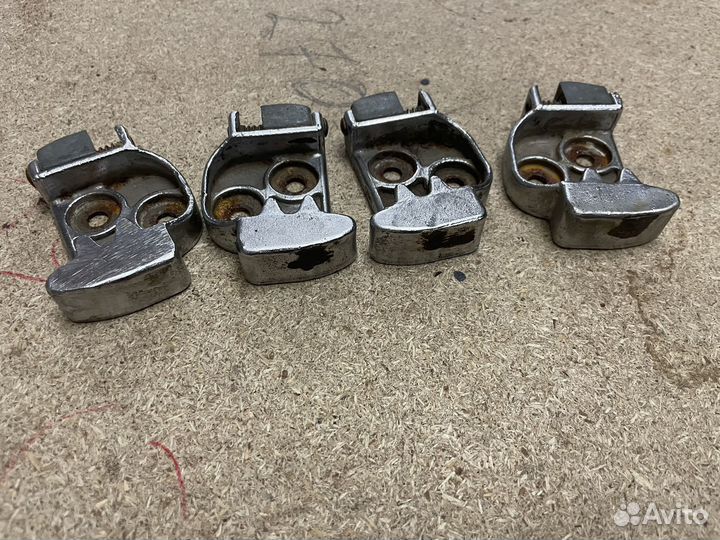 Фиксаторы замков газ 21