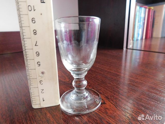 Антикварная,водочно-коньячная рюмка с линзами ри е