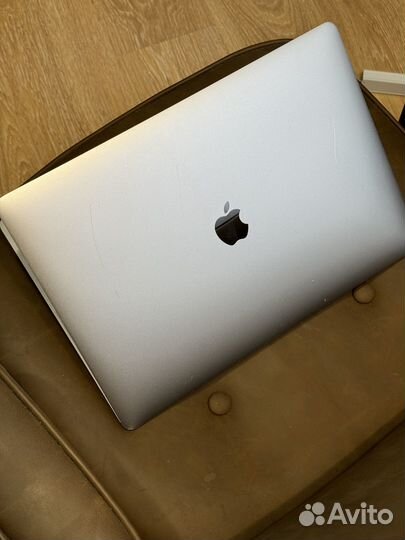 Macbook pro 15 2017 i7 16gb 512gb