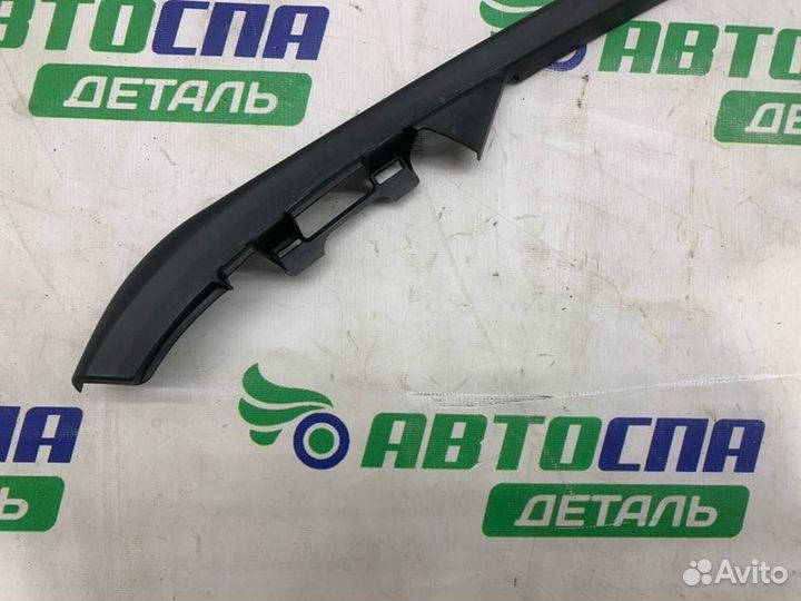 Накладка двери стекла передняя правая Mercedes