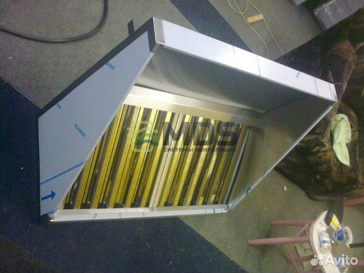 Зонт вытяжной с жироуловителем