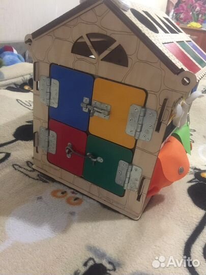 Развивающий Бизиборд домик