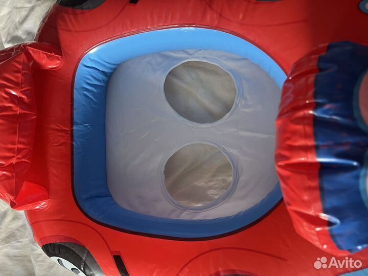Круг надувной с ножками машинка