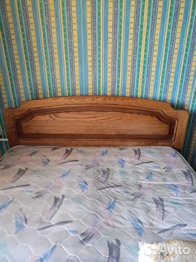 Спальный гарнитур из массива дуба бу