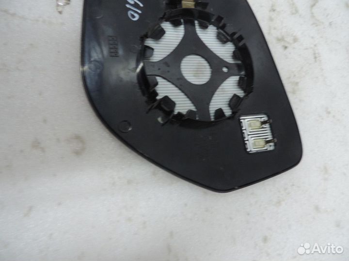 Зеркальный элемент правый Mitsubishi Outlander 201