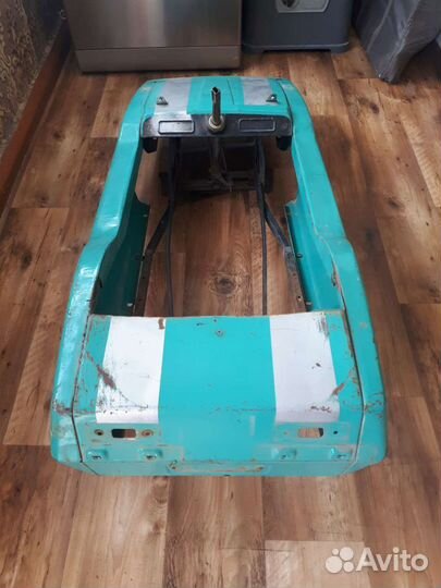 Детская педальная машинка