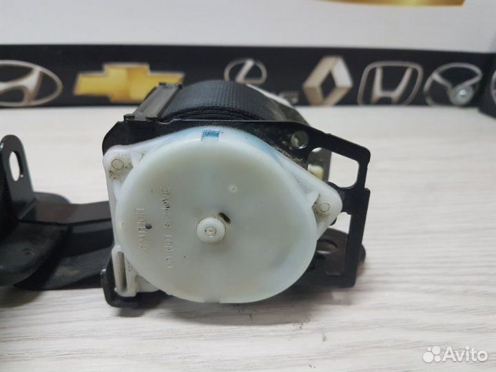 Ремень безопасности задний левый Toyota Avensis