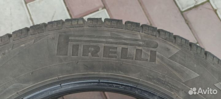 Pirelli Ice Zero FR 205/60 R16