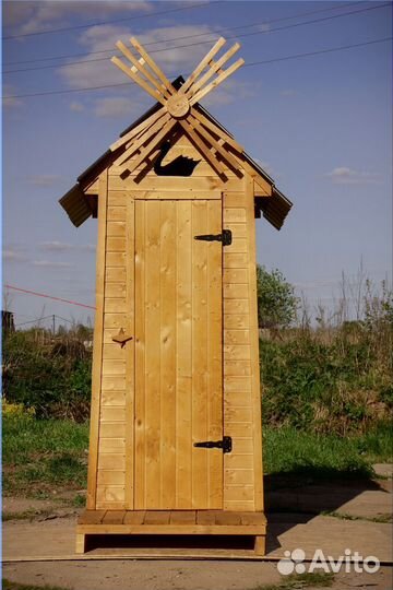 Уличный туалет деревянный KEY671