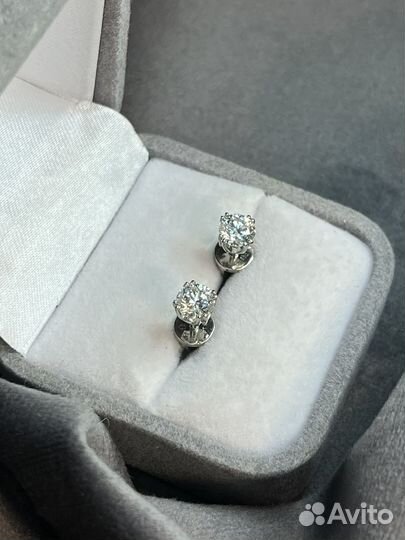 Золотые серьги пусеты с бриллиантами