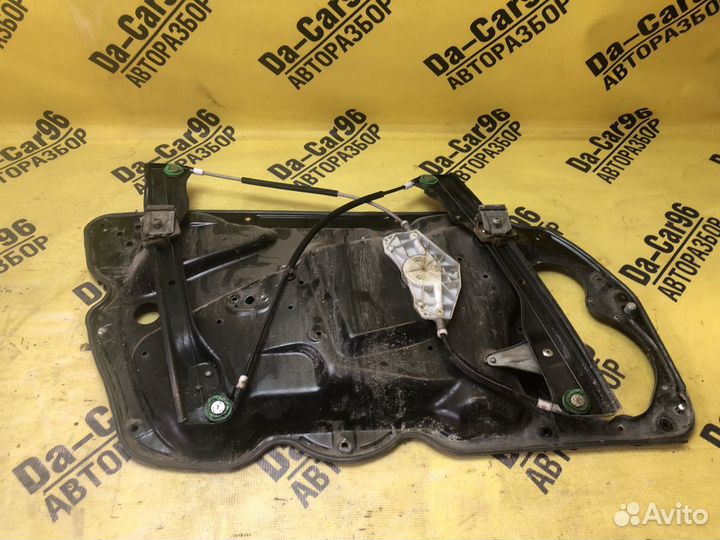 Дверная карта передняя правая VW Passat B6