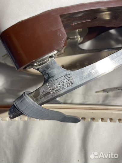 Коньки фигурные caprice