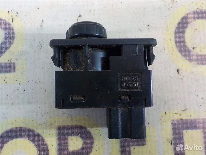 Переключатель регулировки зеркала Nissan Almera