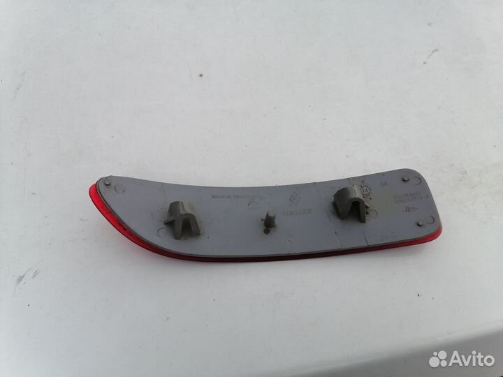 Левый катафот заднего бампера Logan Largus