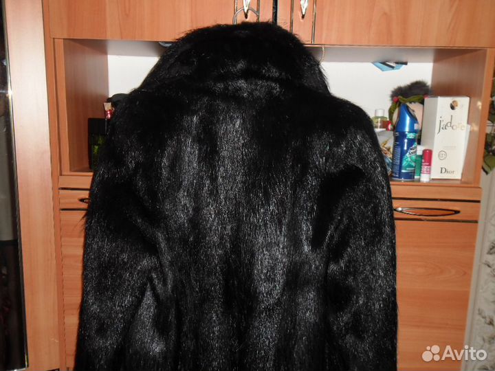 Продам шубу нутриевую