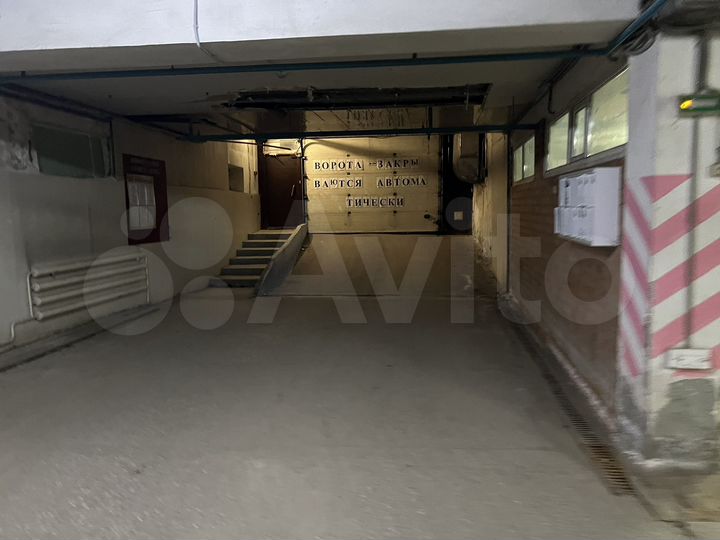 Машиноместо, > 30 м²