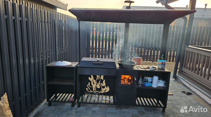 Мангал с крышей из металла