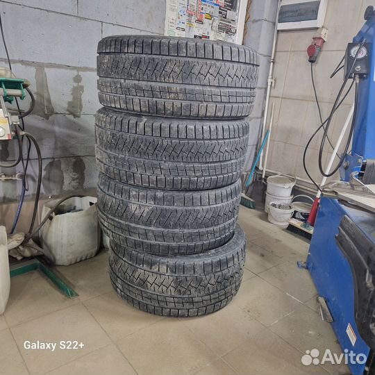 Triangle Snowlink TWT02 275/40 R20 и 315/35 R20