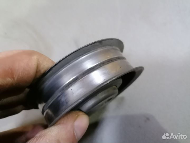 Натяжной ролик ремня грм 1.8 SF VW Golf II 1985г