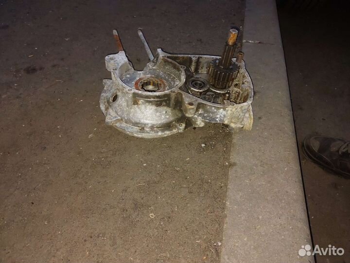 Запчасти от моторолера муравей