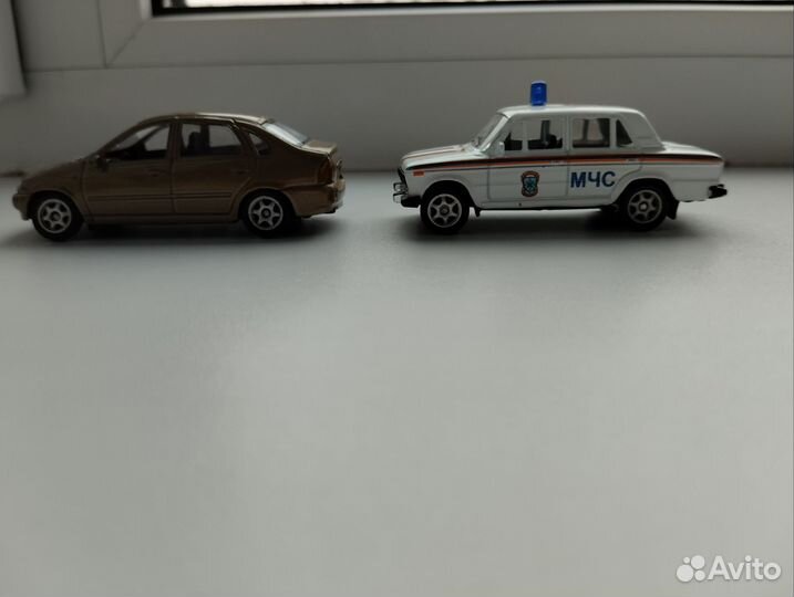 Коллекционные модели 1:64 Лада-Калина Лада-2106