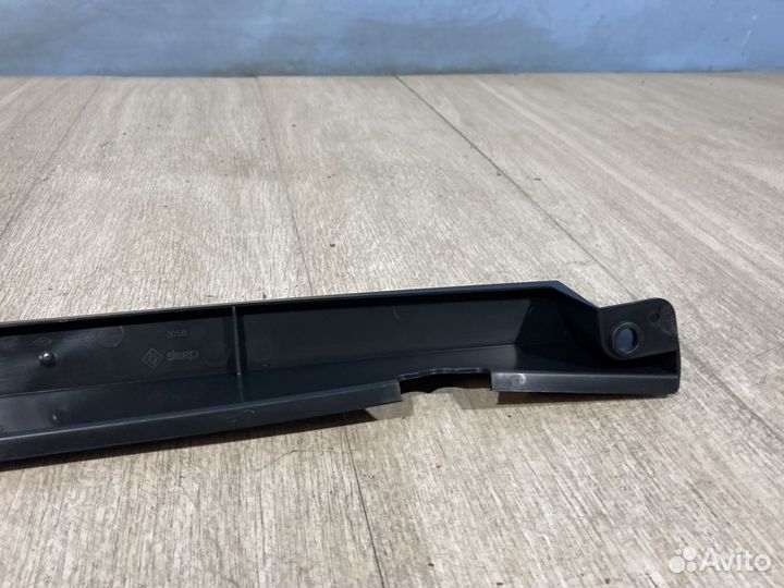 Дефлектор радиатора Renault Duster HSA, HSM