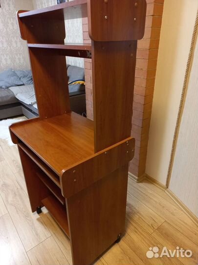 Компьютерный стол и кресло