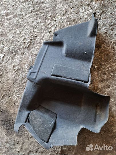 Обшивка багажника левая Mercedes W203