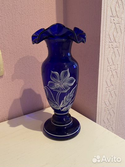 Ваза кобальтового стекла с ручной росписью