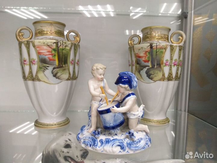 Парные антикварные вазы