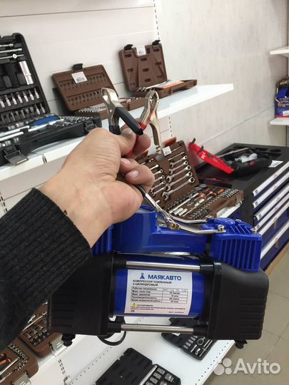 Компрессор, 2-поршневой, в кейсе с набором инструм