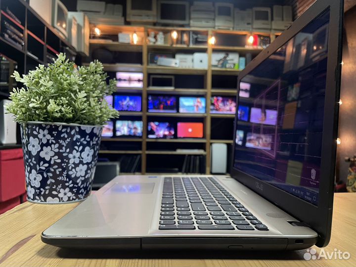 Ноутбук Asus / 15.6 / Intel / 4gb / SSD 256gb