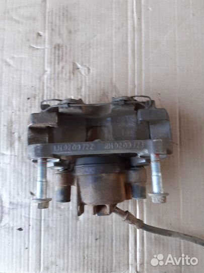 Суппорт передний левый Вольво S80 98-06г.в