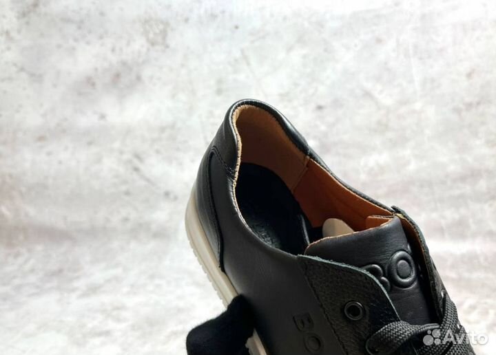 Кроссовки Boss эргономичные