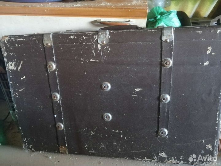 Чемодан старинный