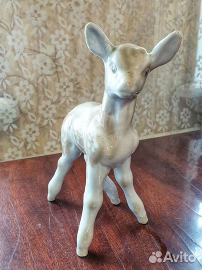 Статуэтка фарфоровая 