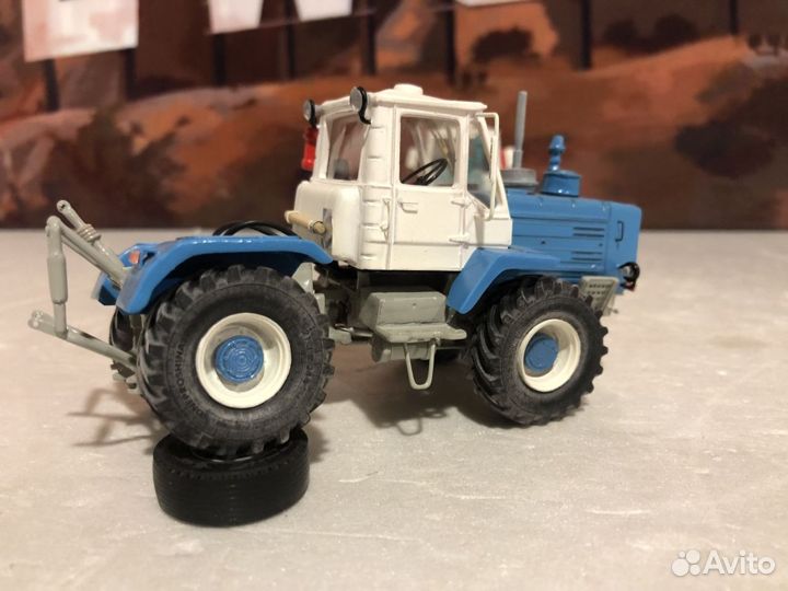 Модель трактора 1:43