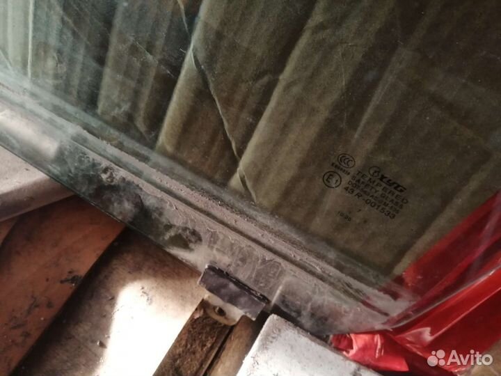 Стекло переднее левое на ipsum 10,15