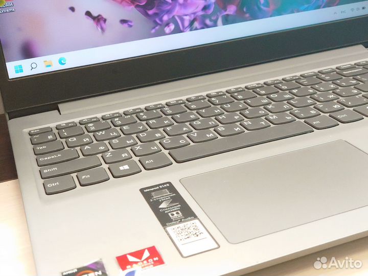 Мощный ноутбук ryzen 3 3200/8gb ddr4/vega 3/SSD