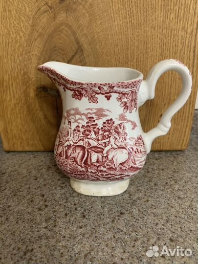 Украшение интерьера. Конфетница, лебеди, сливочник